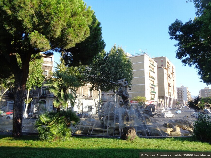 Главная улица исторического центра Катании в Сицилии — Виа Витторио Эмануила