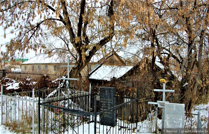 Последний приют у подошвы Лысой Горы (Старообрядческое и еврейское кладбища)