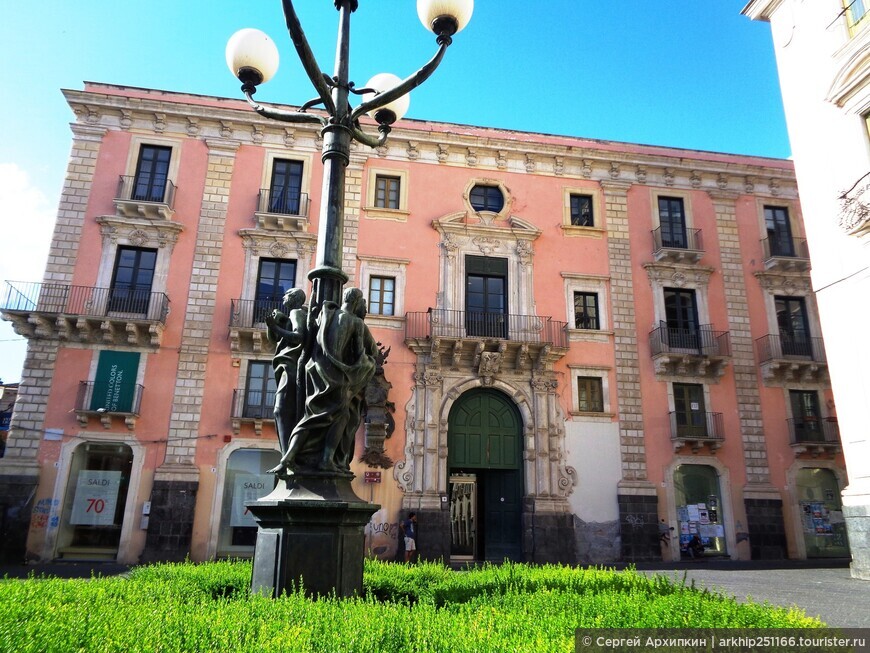 Университетская площадь в Катании (Сицилия)