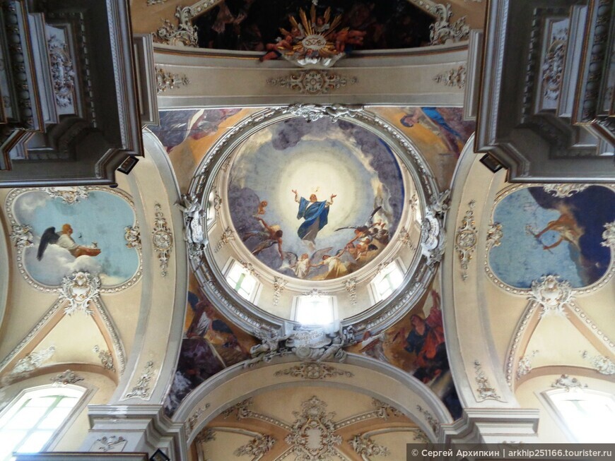 Коллегиальная базилика в центре Катании (Сицилия)