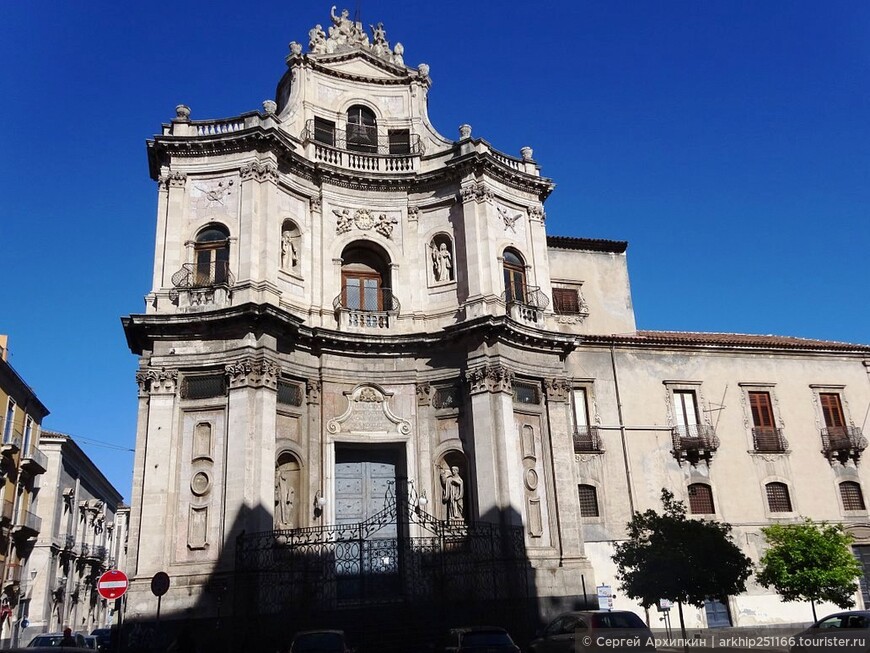 Барочная Аббатская церковь Святой Агаты в центре Катании(Сицилия), там где сожгли Святую
