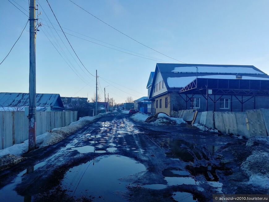 Возле города Мурома, во селе Карачарове жил да был Илия по прозванию Муромец...