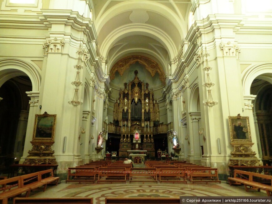 Барочная церковь Минорити в центре Катании (Сицилия)