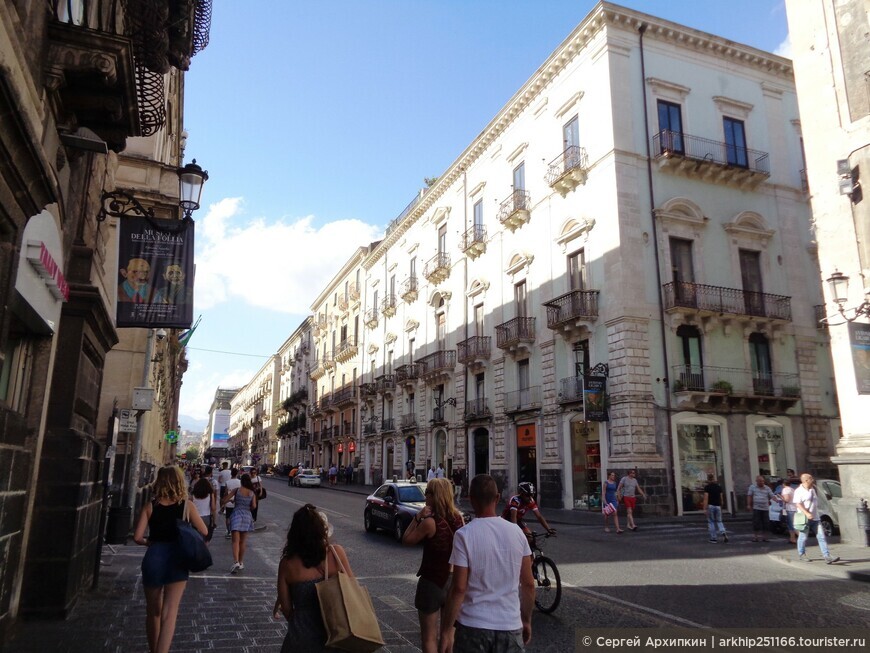 Главная улица Катании (Сицилия) — пешеходная улица Этна