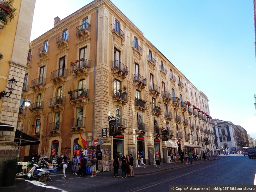 Главная улица Катании (Сицилия) — пешеходная улица Этна