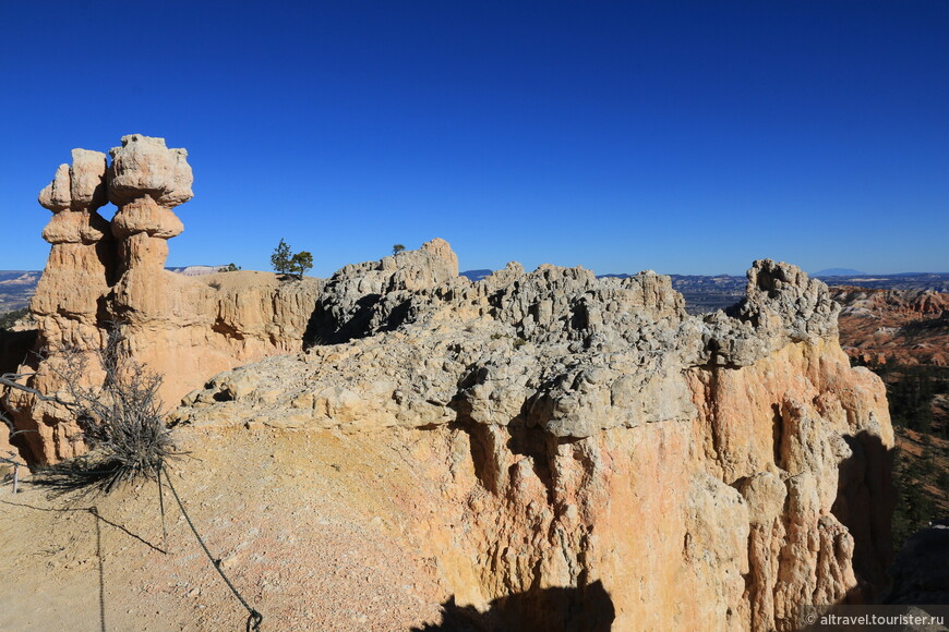 Работа природы-скульптора на склонах каньона продолжается.