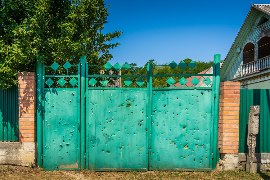 Ворота, сохранившиеся в селе Ведено со времен второй чеченской войны