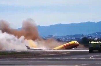 В Коста-Рике самолёт транспортной компании DHL сломался пополам