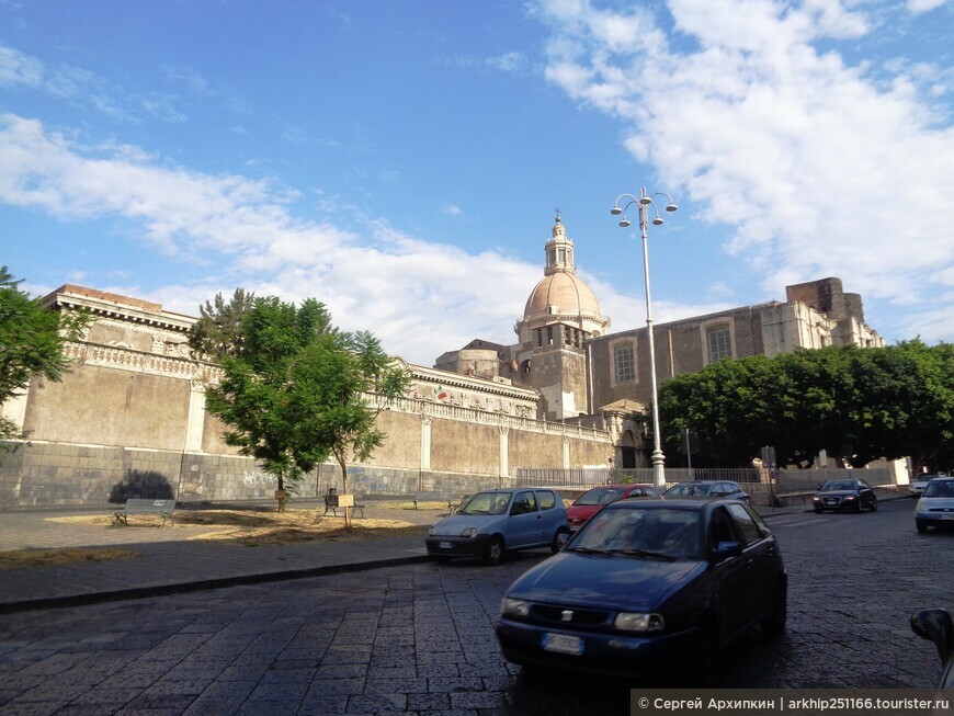 Огромный собор Святого Николая в Катании — объект Всемирного наследия ЮНЕСКО