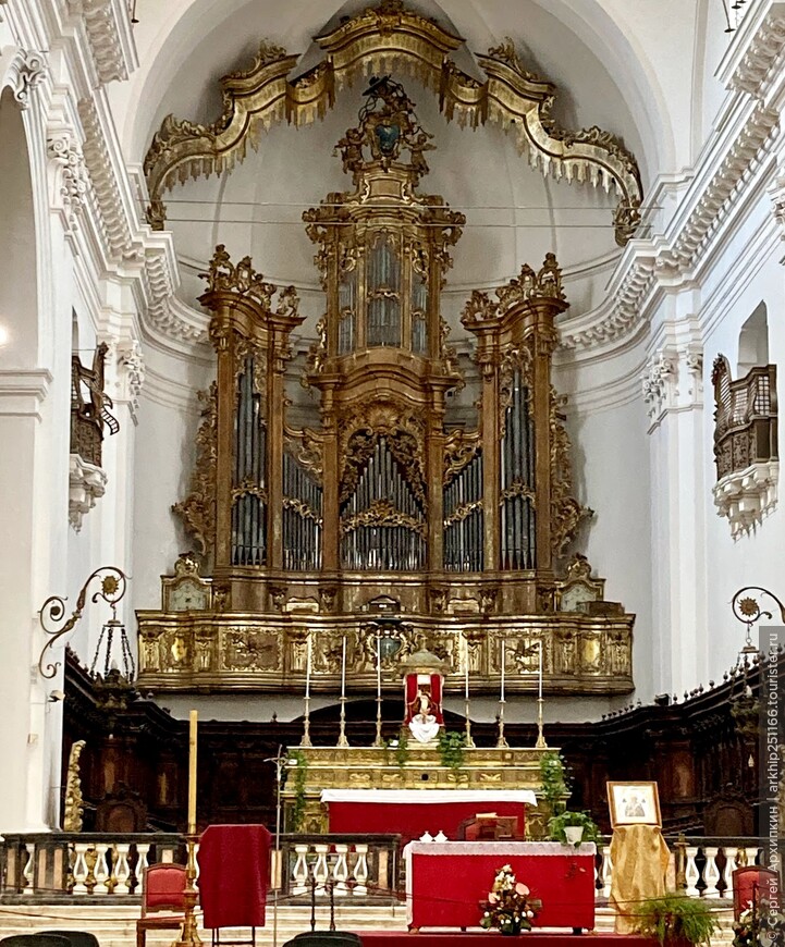Огромный собор Святого Николая в Катании — объект Всемирного наследия ЮНЕСКО