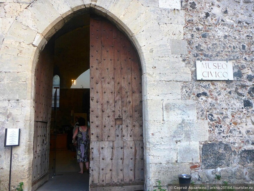 Прекрасный городской музей Катании в средневековом замке Урсино