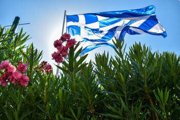 Греция отменит большинство ковидных ограничений