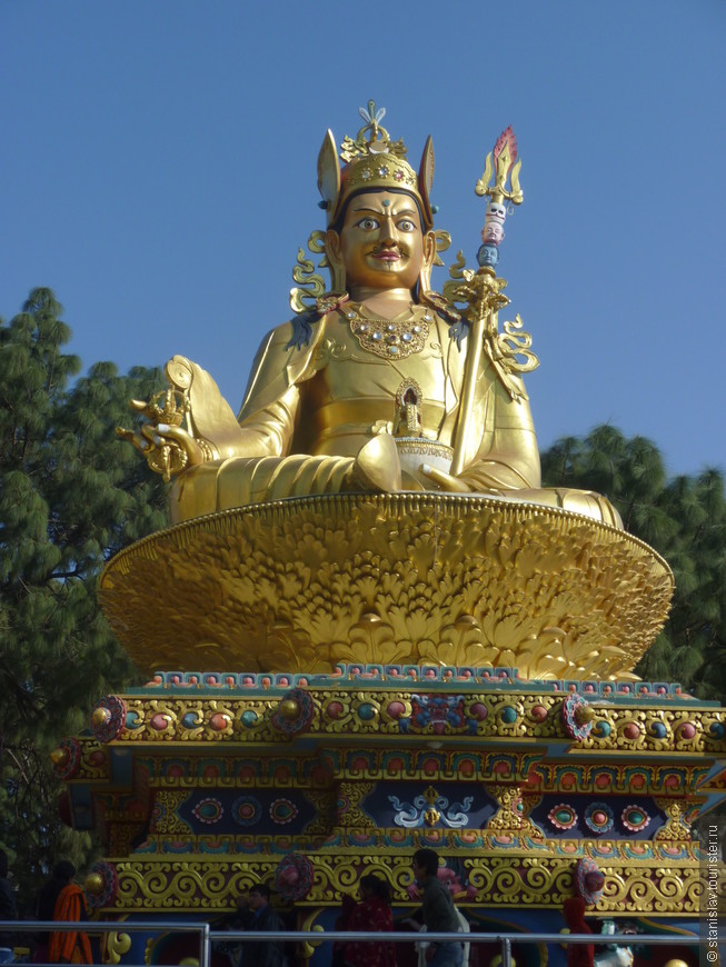 Непал. День второй.Катманду: монастырь Тритен Норбутсе, храм Сваямбунатх, площадь Дурбар