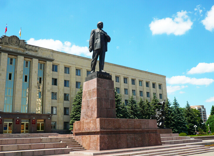 Памятник В. И. Ленину на площади Ленина в Ставрополе