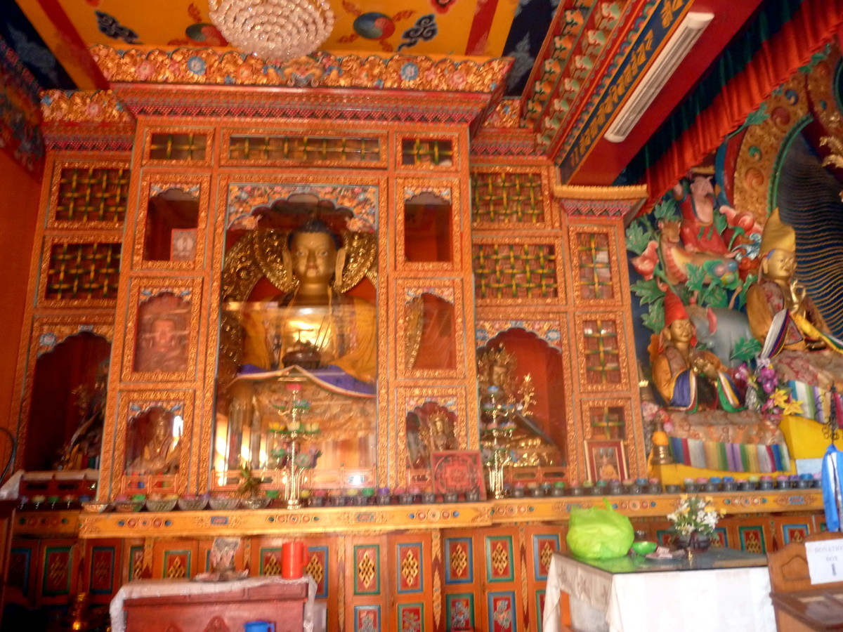 Внутреннее убранство православного и буддийского храма. Монастырь Копан. Мандир Катманду внутри. Монастырь Копан в Непале. Буддийский монастырь в России внутри.