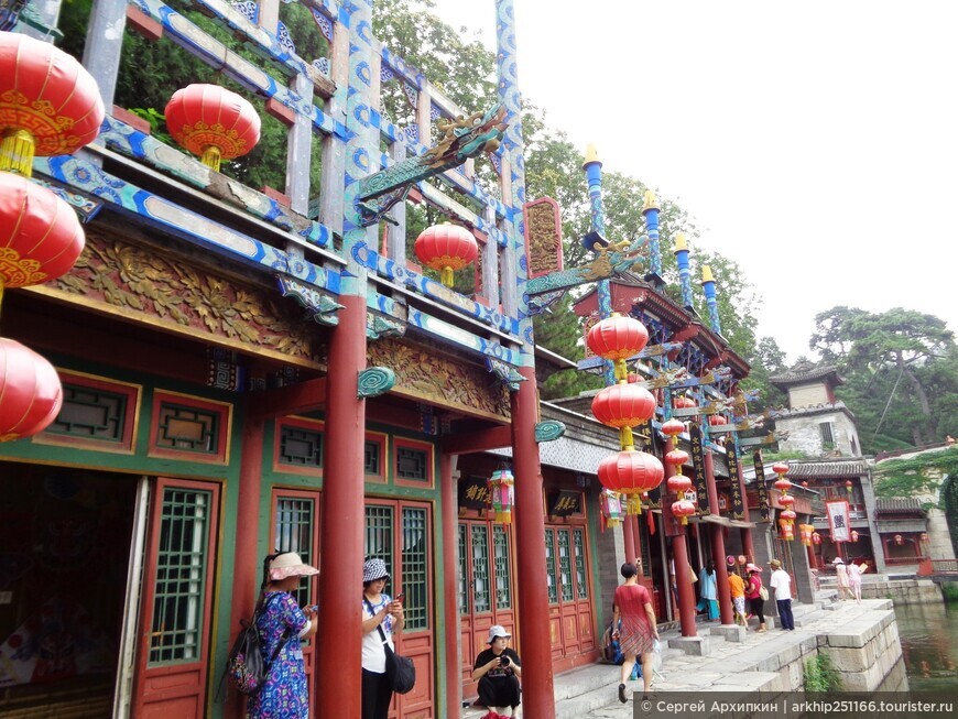 Средневековая торговая улица Сучжоу в Летнем императорском дворце в Пекине