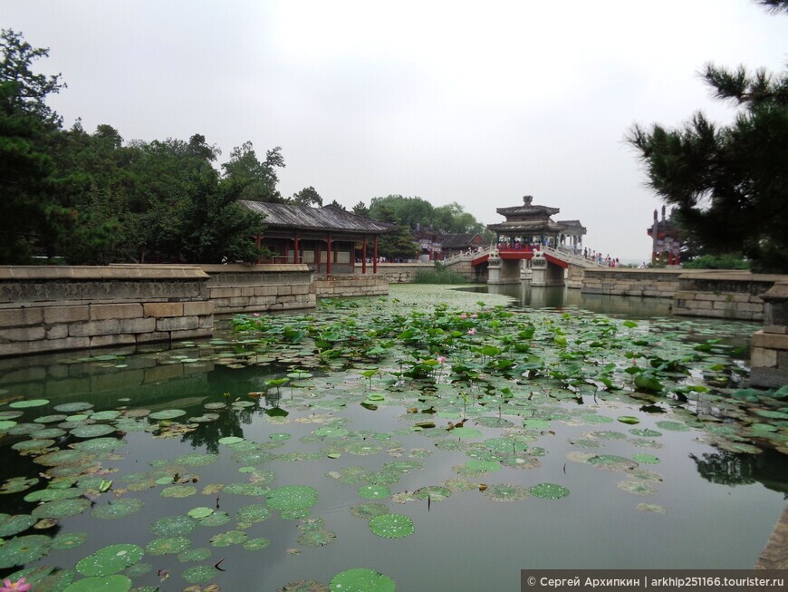 Мраморная ладья в Императорском Летнем дворце в Пекине