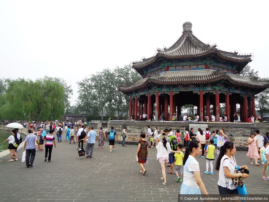 Семнадцати-арочный мост в Летнем Императорском дворце в Пекине