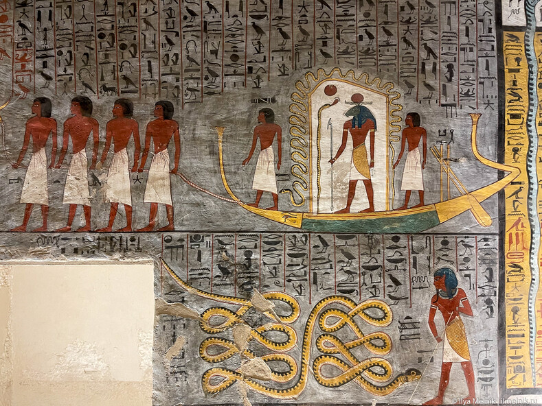 Помещение, где находится бог Хнум (с головой барана), изображено в разрезе