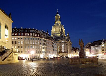 2012101860MDR_Dresden_Neumarkt_Frauenkirche_Nacht.jpg