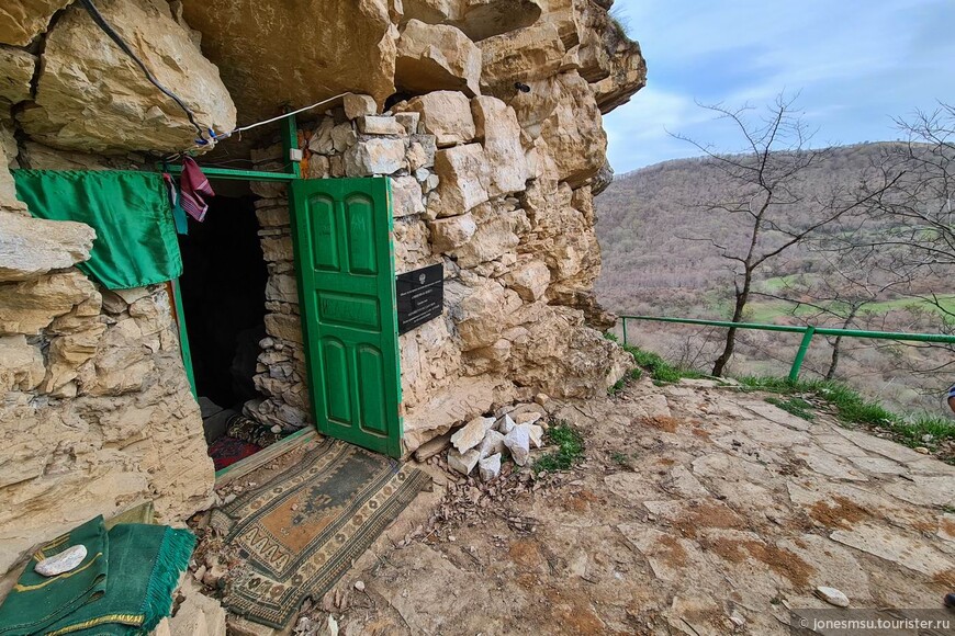 Священная пещера Дюрк – место паломничества мусульман