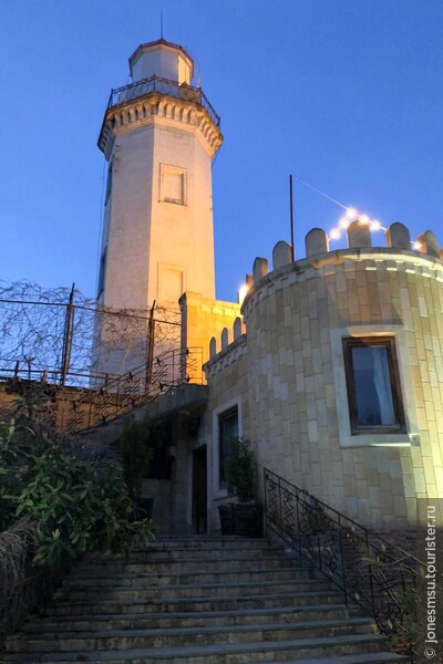 Самый близкий из доступных фото-ракурсов на Дербентский маяк 