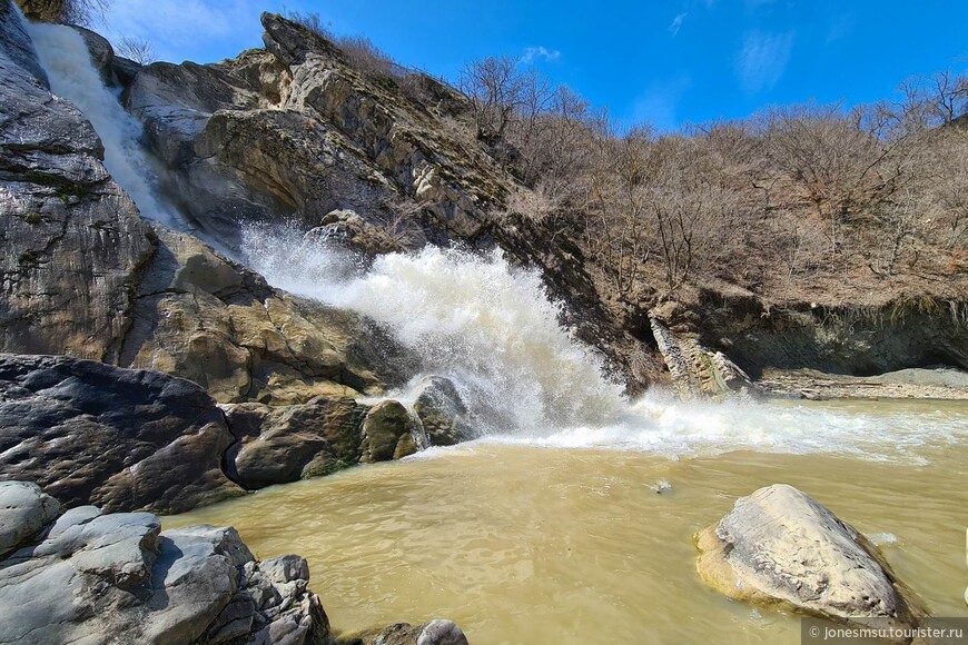 Весенний вариант Ханагского водопада