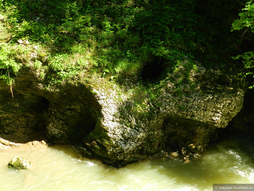 Гуамское ущелье и Мезмай.