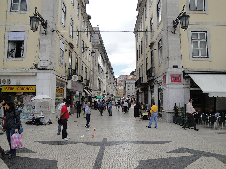 Лиссабон - Центральная улица, забавные полицейские и человек - неведимка