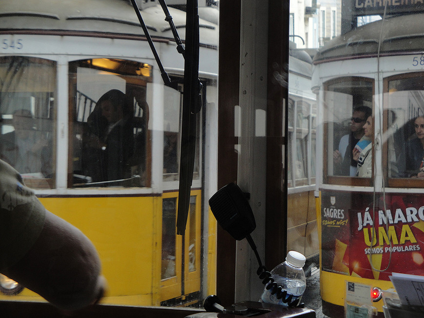 Лиссабон - Центральная улица, забавные полицейские и человек - неведимка