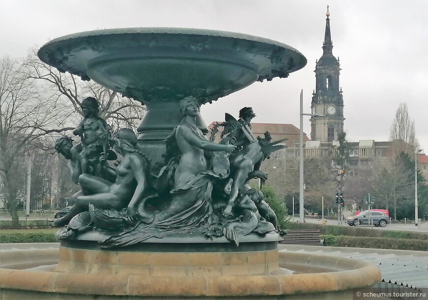 Самая красивая площадь в северной части Дрездена в мрачный зимный днень
