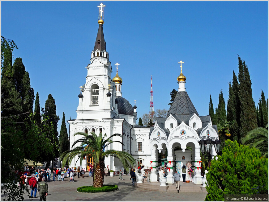 Собор святого архистратига Михаила Архангела и водосвятная часовня-киворий в честь иконы Пресвятой Богородицы «Живоносный Источник»
