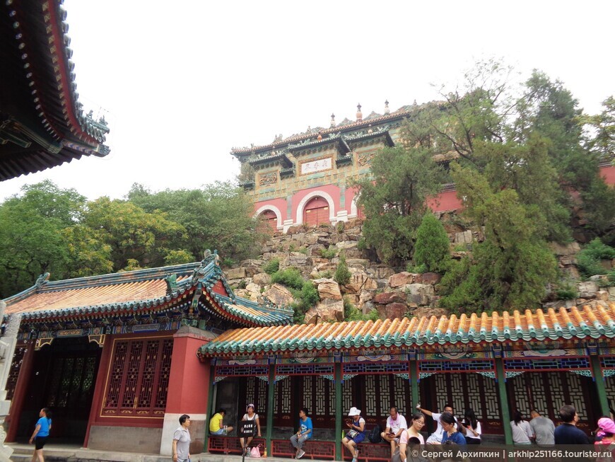 Зал Буддистской Доктрины в Летнем императорском дворце в Пекине