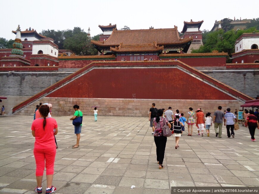 Зал Буддистской Доктрины в Летнем императорском дворце в Пекине