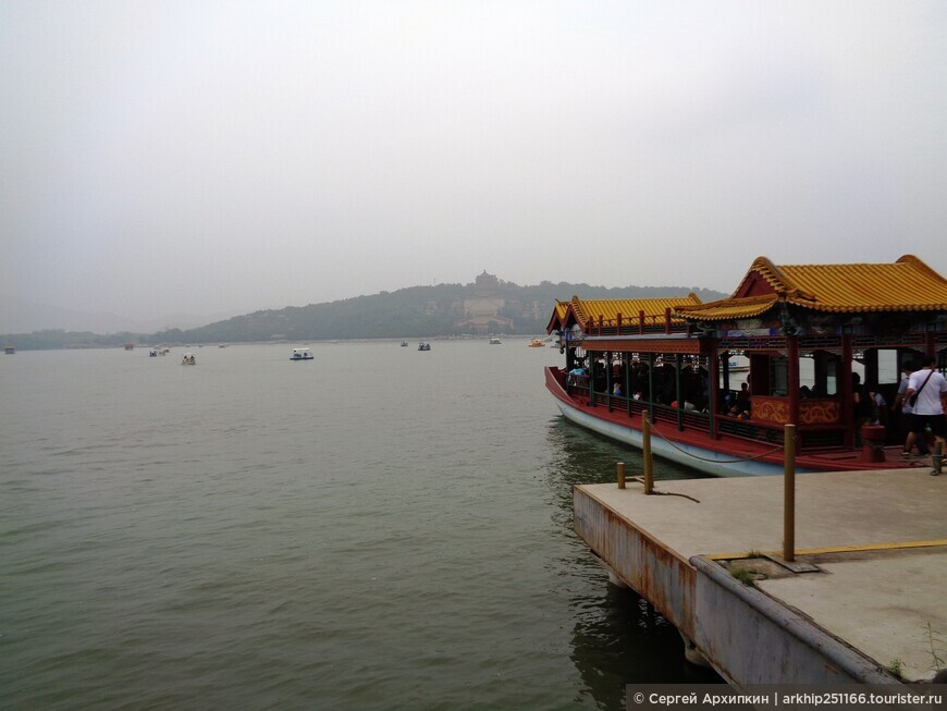 Главное и самое большое озеро в Летнем дворце китайских императоров — озеро Куньмин