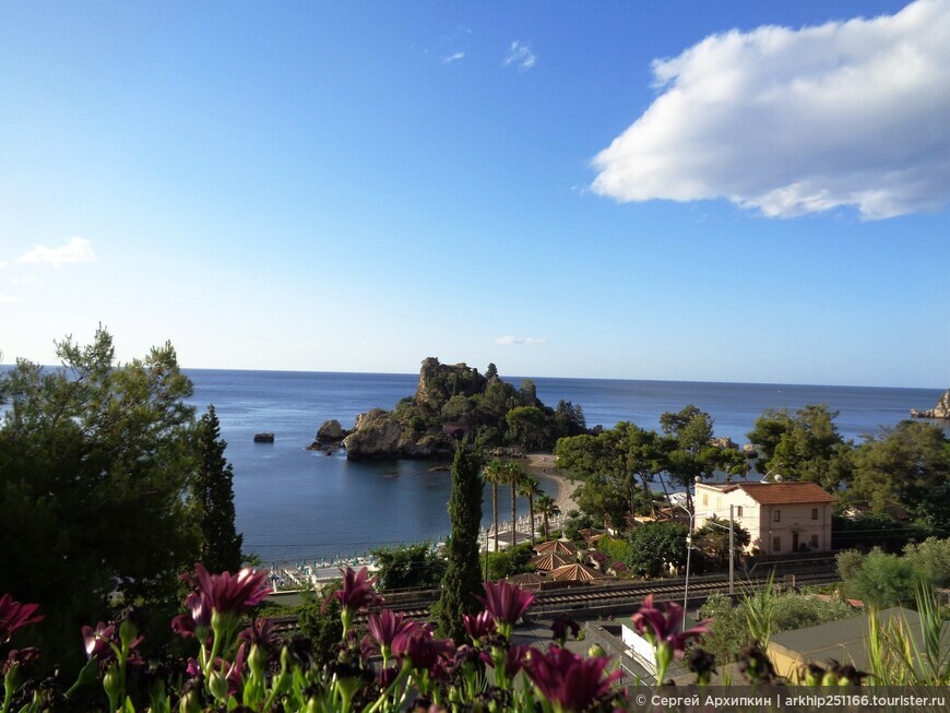 Прекрасный остров Изола Белла и ее пляжи в Таормине на Сицилии