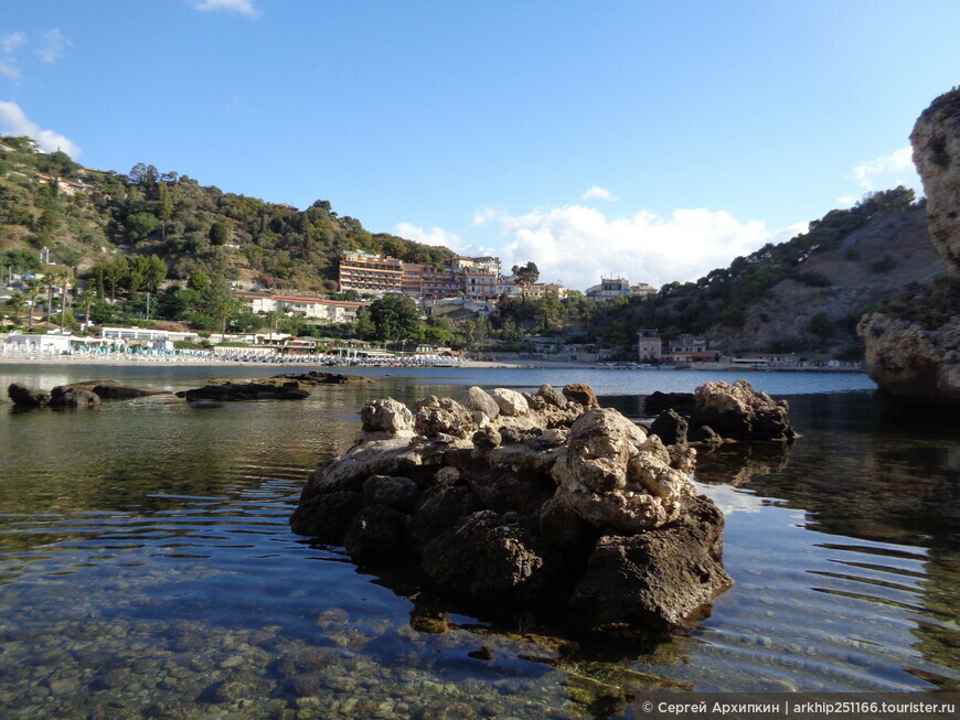 Прекрасный остров Изола Белла и ее пляжи в Таормине на Сицилии