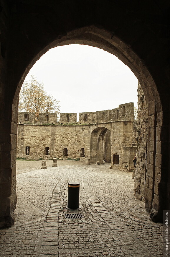 Каркасон - один из древнейших и наиболее сохранившихся ранесредневековых городов-замков в Европе