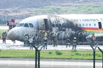 В Китае загорелся самолёт с пассажирами