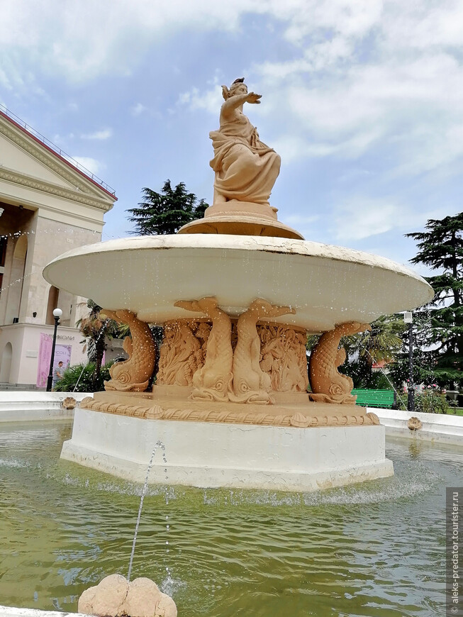 Владычица морей — отличный фонтан в центре Сочи