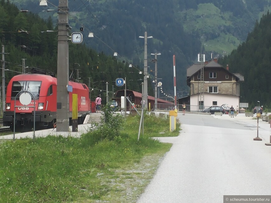 На авто сквоз Алпийских гор на поезде — уникальный транспорт 