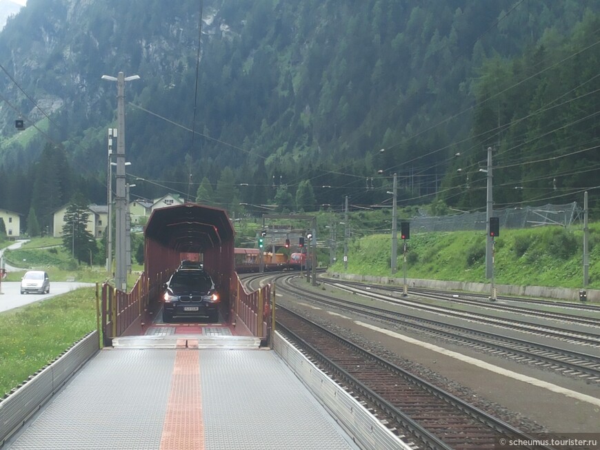 На авто сквоз Алпийских гор на поезде — уникальный транспорт 