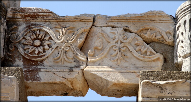Руины и достопримечательности древнего города Эфес