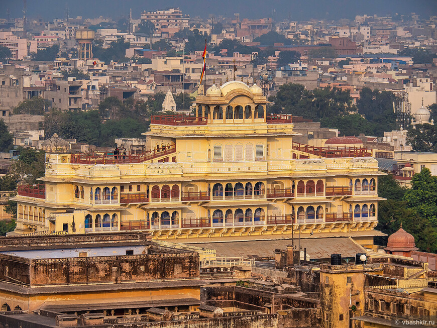 Дворец Чандра Махал. Вид с башни Исарлат Саргасули.