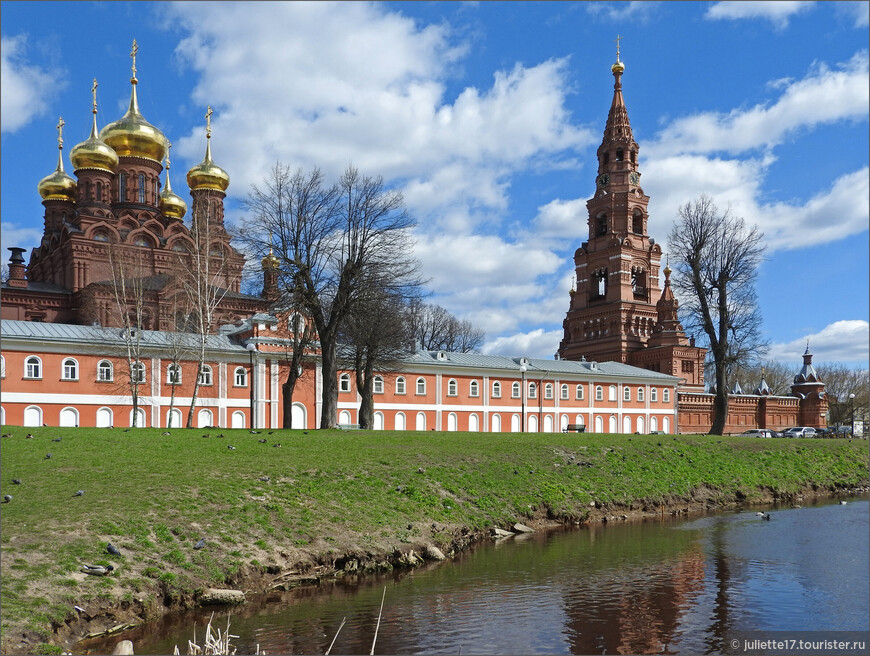 Знакомимся с Подмосковьем: Сергиев Посад, Абрамцево, Дмитров