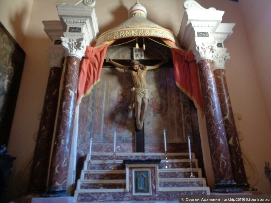 Кафедральный собор Святого Николая в горной Кастельмоле на Сицилии