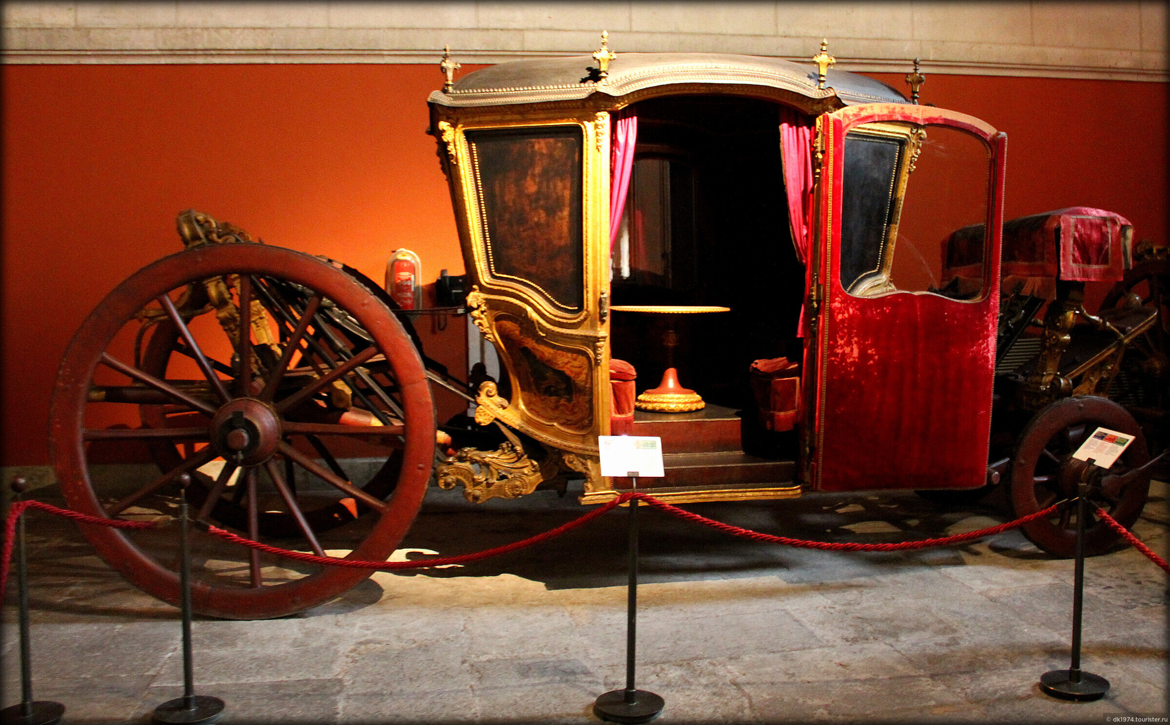 Карет стена. Национальный музей карет в Лиссабоне. Музей карет (Museu dos coches) в Лиссабоне, 2013. Веймар музей карета. Карета коронация Лиссабона.