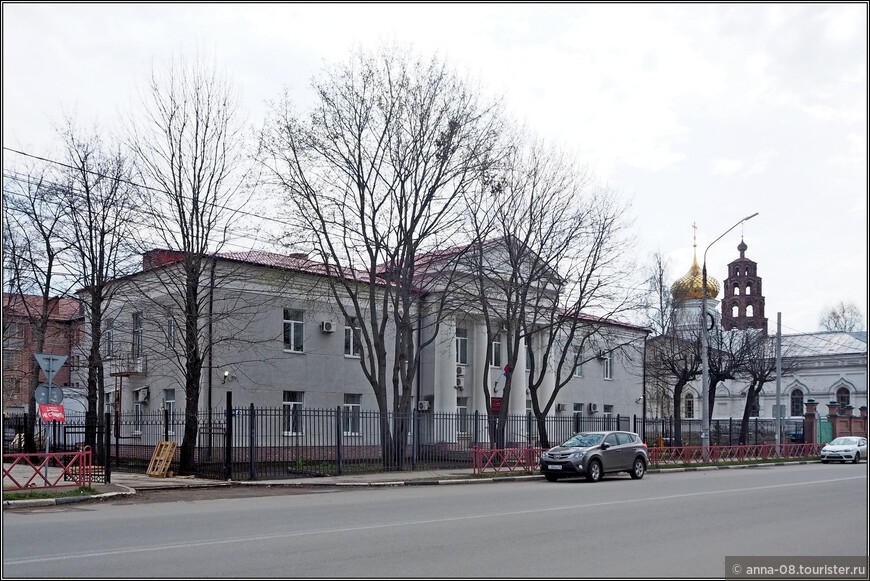 Здание районного суда пока не памятник архитектуры, построено в 1961 году, но возможно когда-нибудь будет.