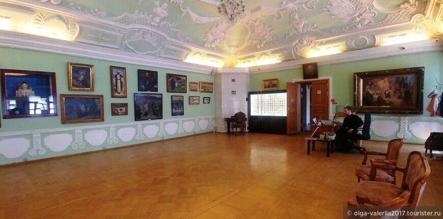 В залах музея  Московской Духовной академии.