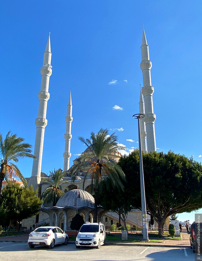 Мечеть Merkez Külliye Camii в Манавгате. Минареты